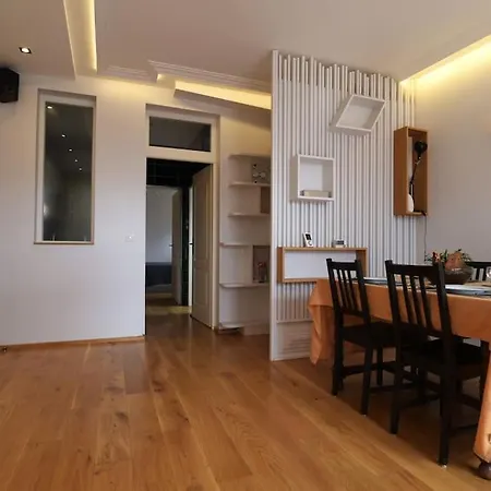 3-room Separate Unit In Sceaux *