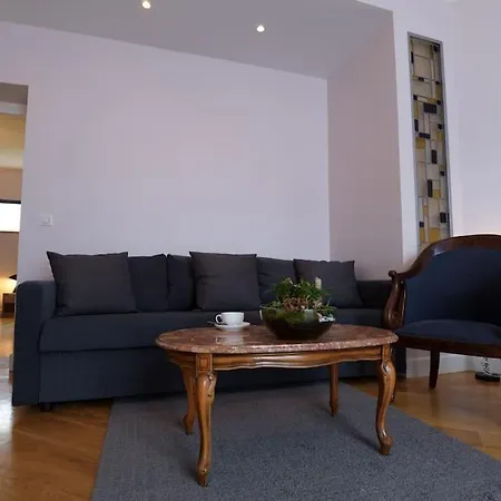 Apartment 3-room Separate Unit In Sceaux