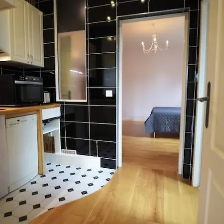 Apartment 3-room Separate Unit In Sceaux *